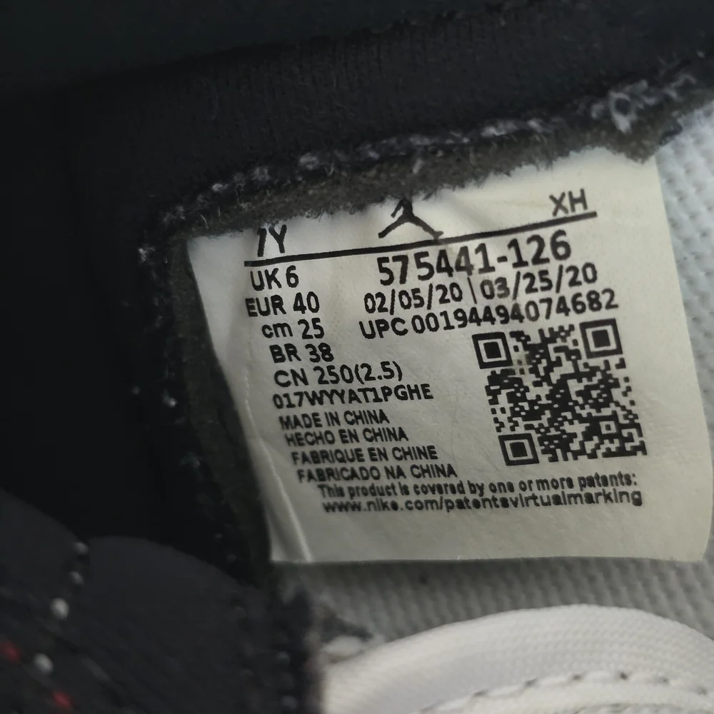 Nike Air Jordan 1 Retro High OG size 7Y